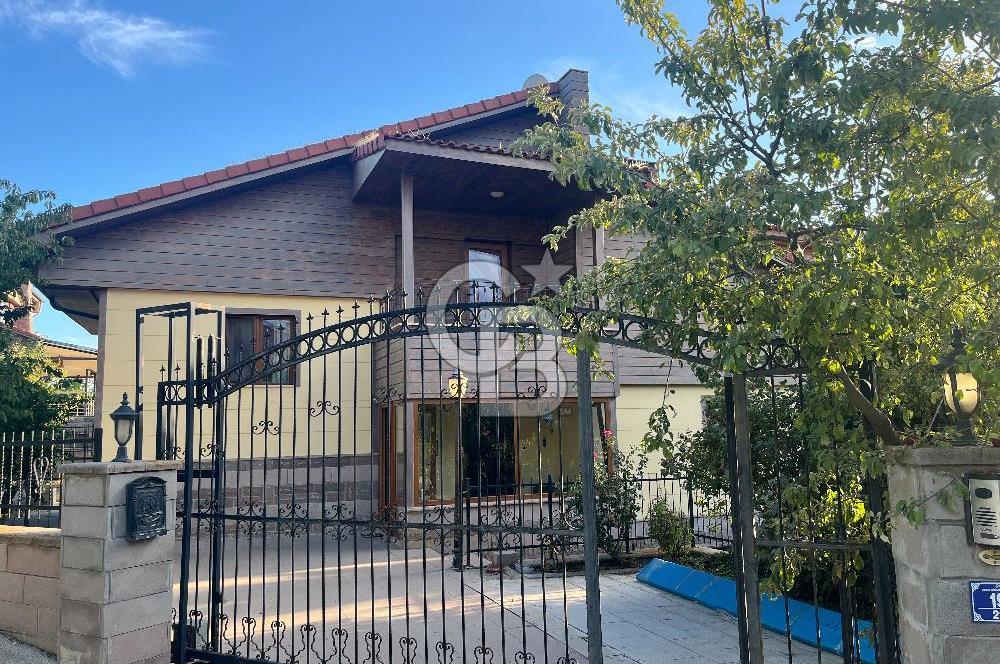GÖLBAŞI BAHÇELİEVLER’DE SATILIK 980 M² BAHÇELİ, KÖŞE KONUMDA 6+2 VİLLA