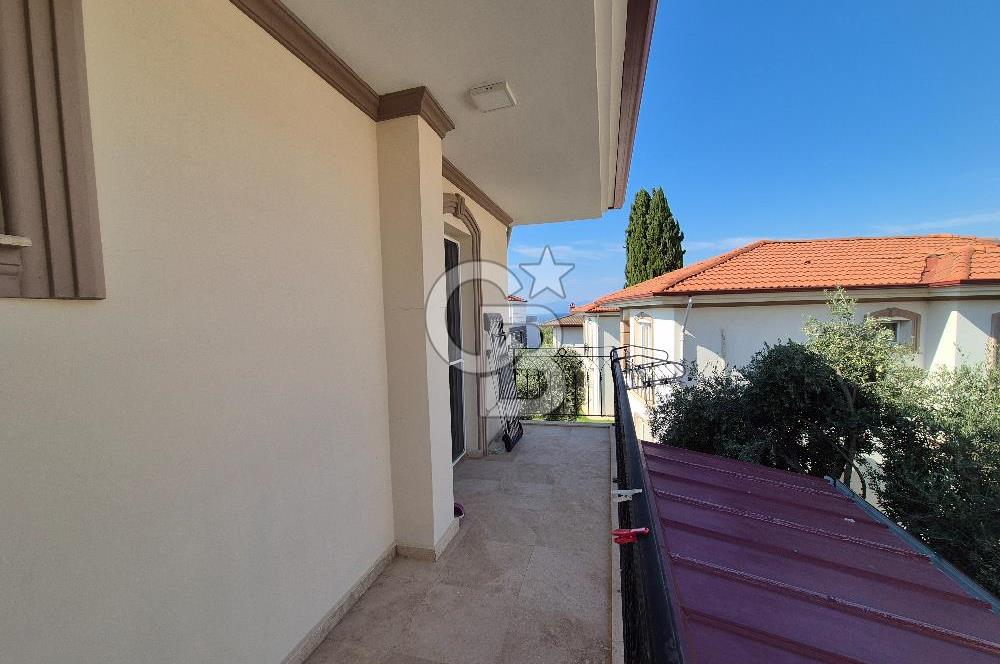 Kuşadası Kadınlar Denizi'nde Deniz Manzaralı 3+1 Villa