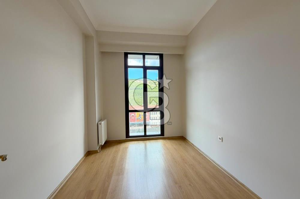 Maltepe Fuaye Nish Yanında Kiralık 3+1 Boş Daire Tria Sitesinde