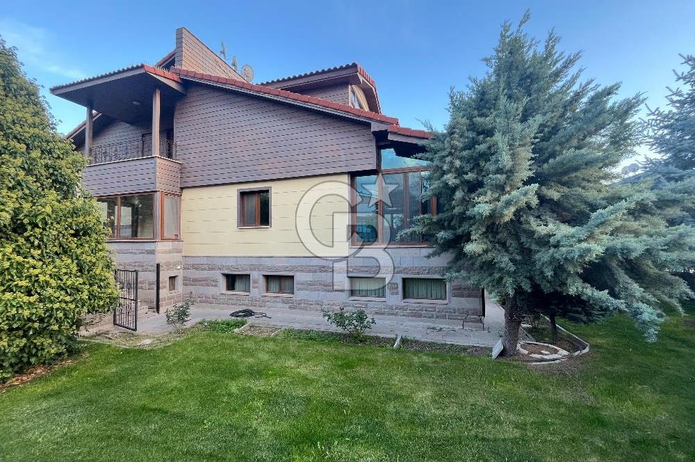 GÖLBAŞI BAHÇELİEVLER’DE SATILIK 980 M² BAHÇELİ, KÖŞE KONUMDA 6+2 VİLLA