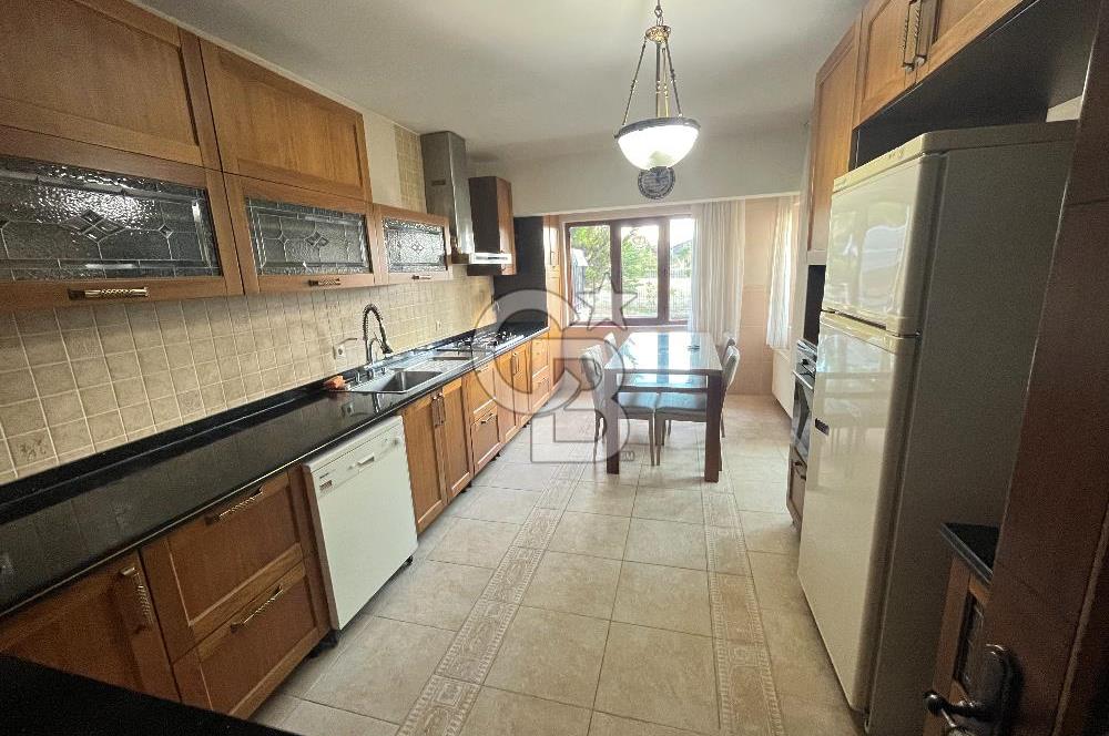 GÖLBAŞI BAHÇELİEVLER’DE SATILIK 980 M² BAHÇELİ, KÖŞE KONUMDA 6+2 VİLLA