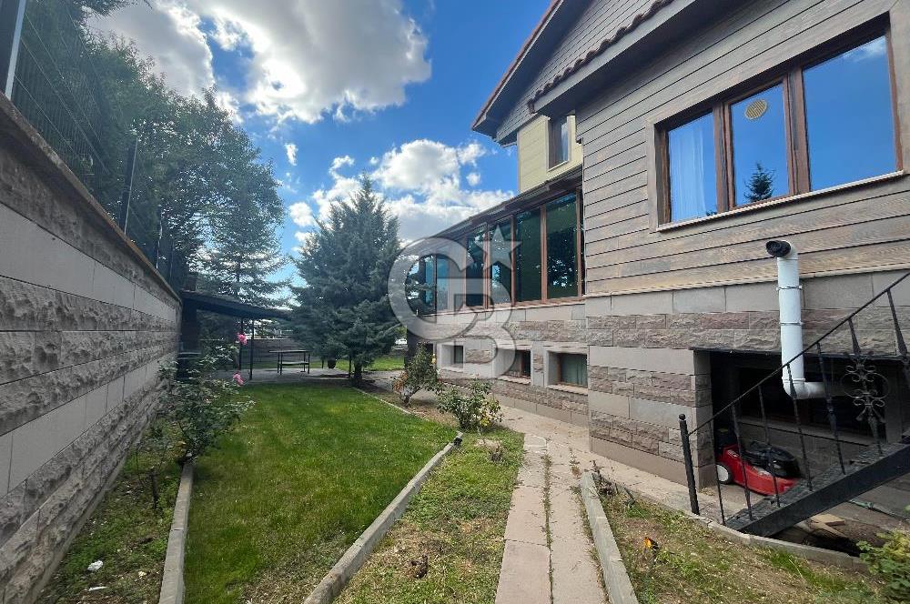GÖLBAŞI BAHÇELİEVLER’DE SATILIK 980 M² BAHÇELİ, KÖŞE KONUMDA 6+2 VİLLA