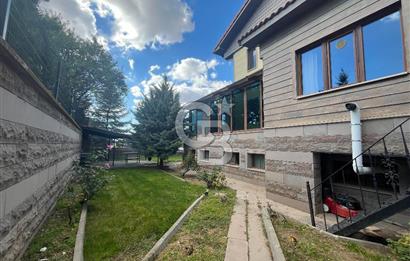 GÖLBAŞI BAHÇELİEVLER’DE SATILIK 980 M² BAHÇELİ, KÖŞE KONUMDA 6+2 VİLLA