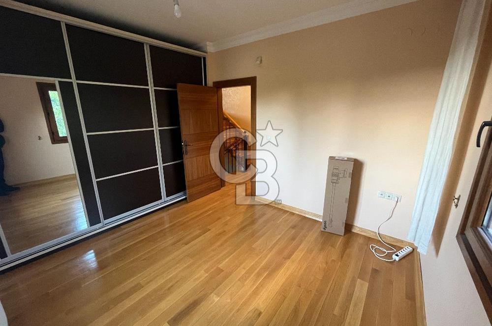 GÖLBAŞI BAHÇELİEVLER’DE SATILIK 980 M² BAHÇELİ, KÖŞE KONUMDA 6+2 VİLLA