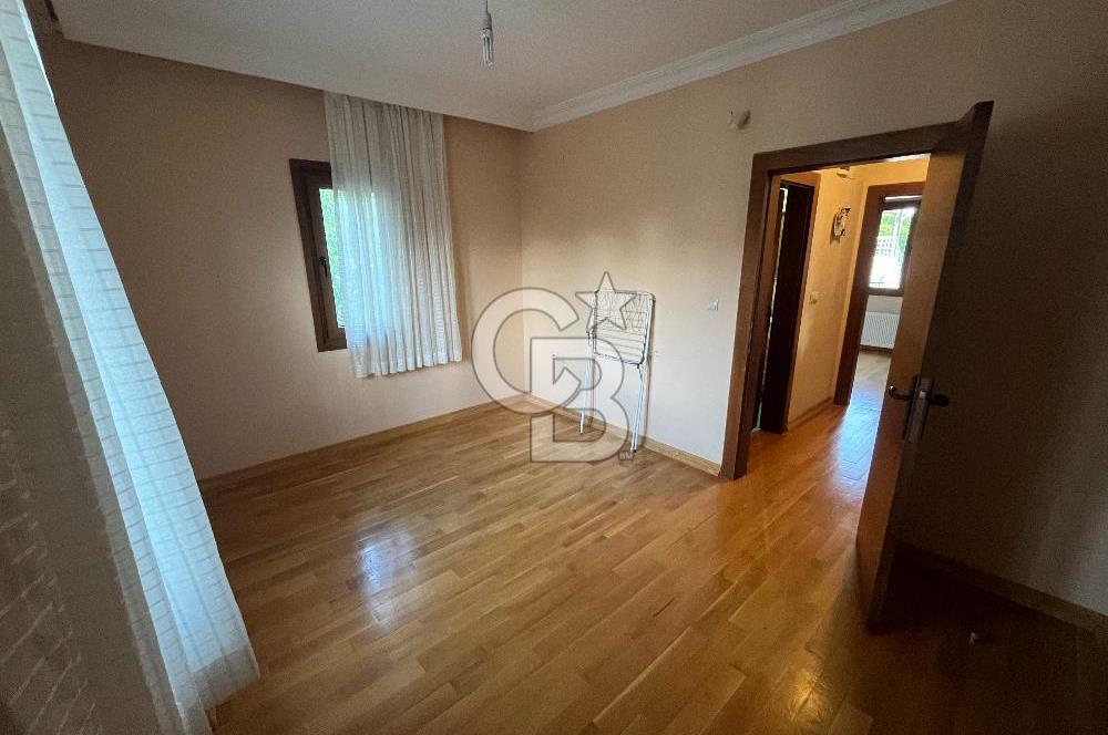 GÖLBAŞI BAHÇELİEVLER’DE SATILIK 980 M² BAHÇELİ, KÖŞE KONUMDA 6+2 VİLLA