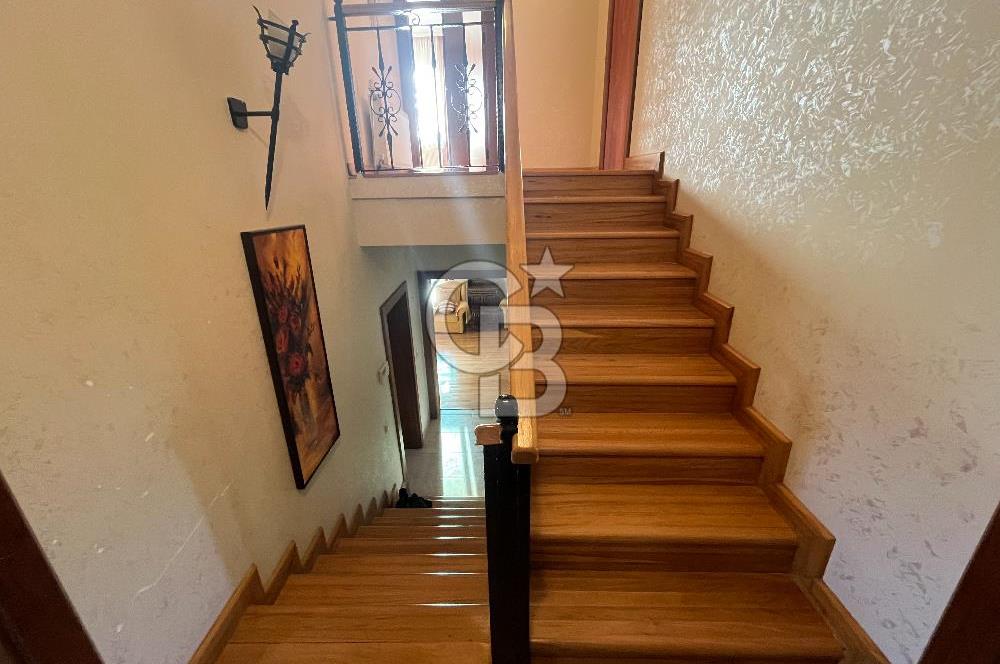 GÖLBAŞI BAHÇELİEVLER’DE SATILIK 980 M² BAHÇELİ, KÖŞE KONUMDA 6+2 VİLLA