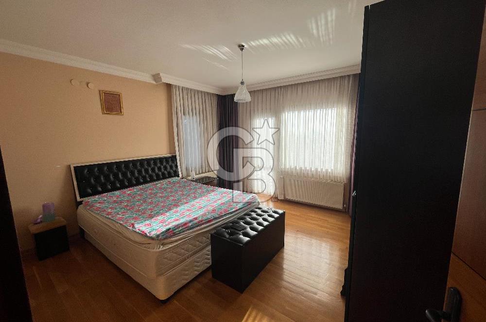 GÖLBAŞI BAHÇELİEVLER’DE SATILIK 980 M² BAHÇELİ, KÖŞE KONUMDA 6+2 VİLLA