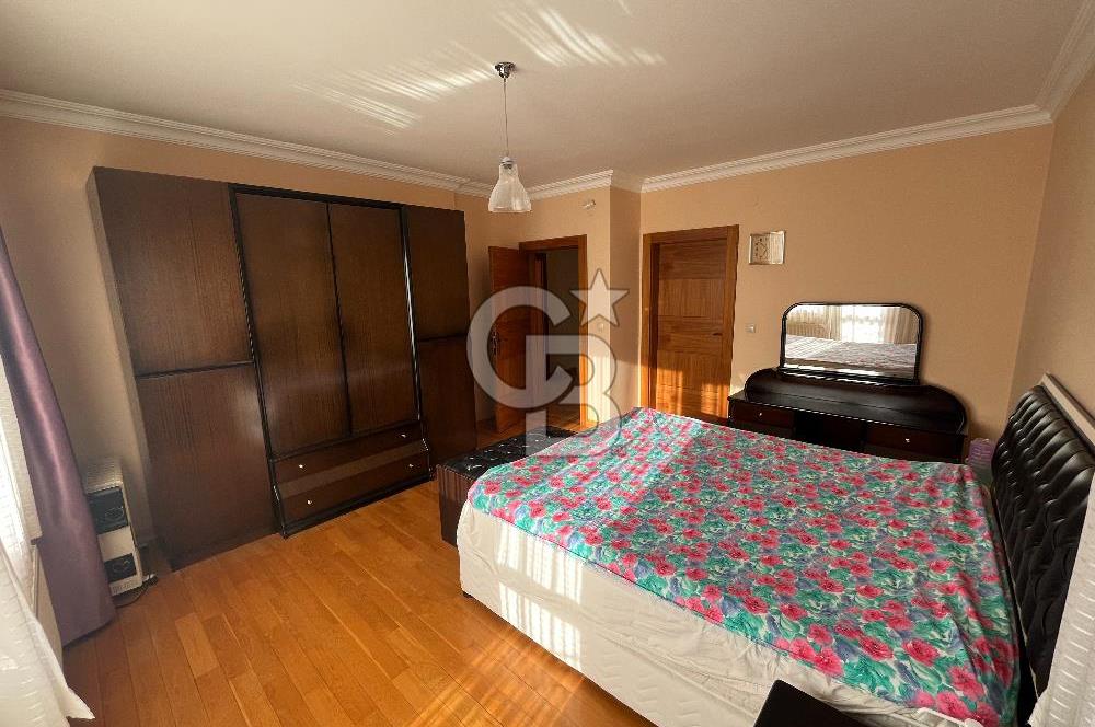 GÖLBAŞI BAHÇELİEVLER’DE SATILIK 980 M² BAHÇELİ, KÖŞE KONUMDA 6+2 VİLLA
