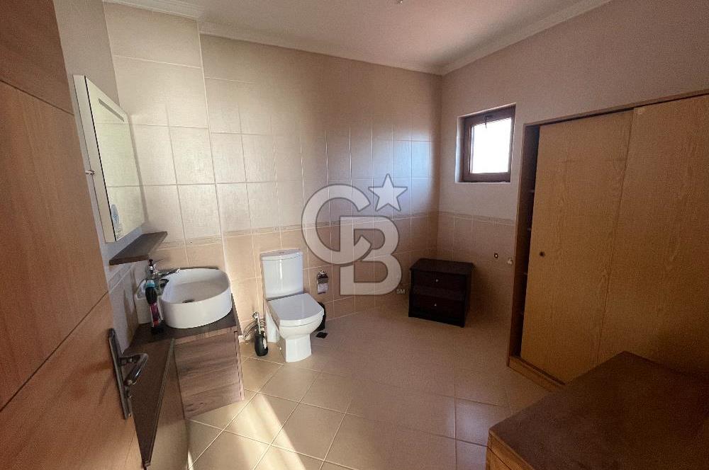 GÖLBAŞI BAHÇELİEVLER’DE SATILIK 980 M² BAHÇELİ, KÖŞE KONUMDA 6+2 VİLLA