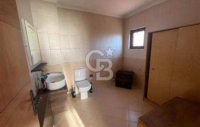 GÖLBAŞI BAHÇELİEVLER’DE SATILIK 980 M² BAHÇELİ, KÖŞE KONUMDA 6+2 VİLLA