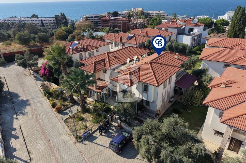 Kuşadası Kadınlar Denizi'nde Deniz Manzaralı 3+1 Villa