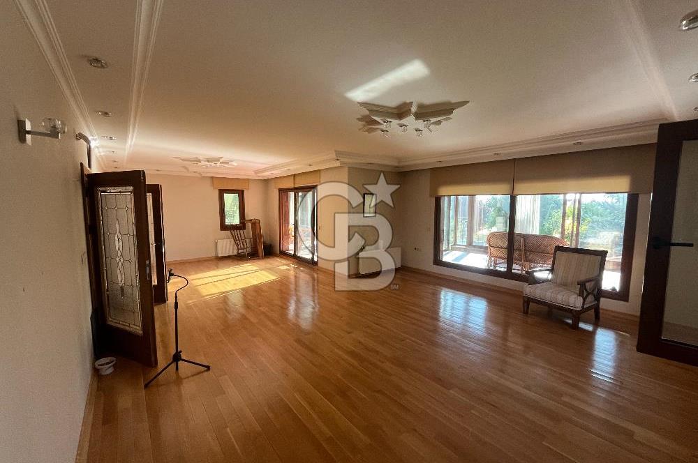 GÖLBAŞI BAHÇELİEVLER’DE SATILIK 980 M² BAHÇELİ, KÖŞE KONUMDA 6+2 VİLLA