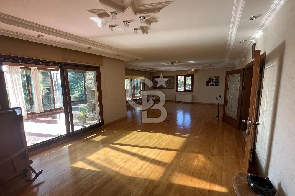 GÖLBAŞI BAHÇELİEVLER’DE SATILIK 980 M² BAHÇELİ, KÖŞE KONUMDA 6+2 VİLLA