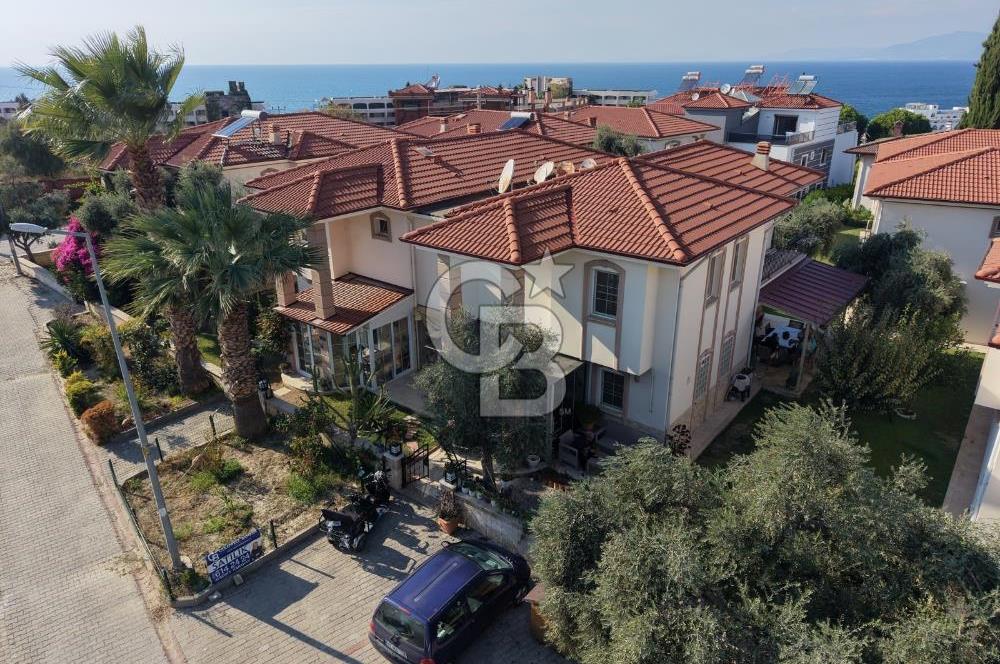 Kuşadası Kadınlar Denizi'nde Deniz Manzaralı 3+1 Villa