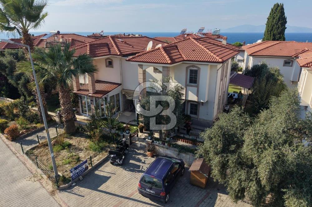 Kuşadası Kadınlar Denizi'nde Deniz Manzaralı 3+1 Villa