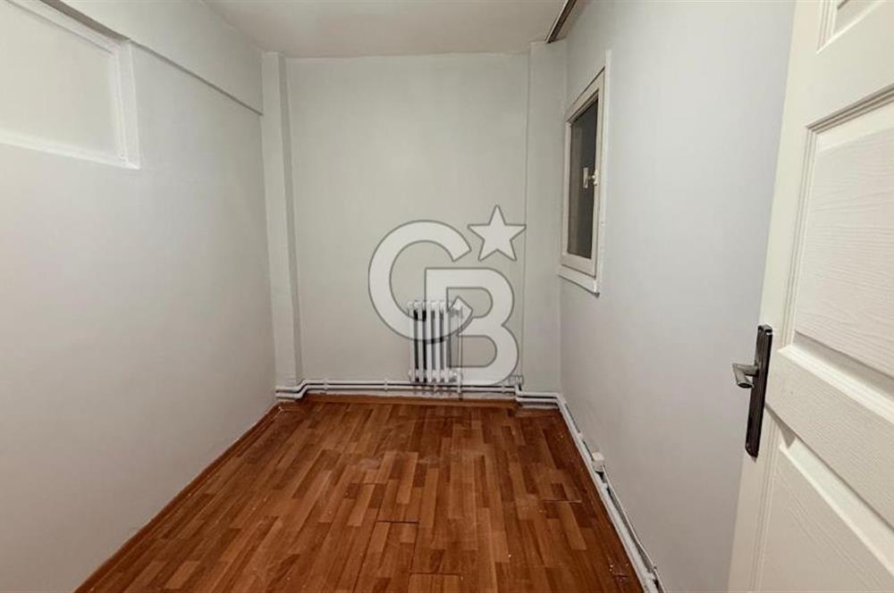Kadıköy Rıhtım İzzettin Sokakta Bahçeli 3+1 Satılık Daire