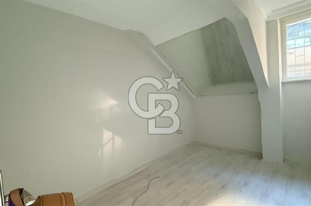Kadıköy Rıhtım İzzettin Sokakta Bahçeli 3+1 Satılık Daire
