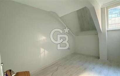 Kadıköy Rıhtım İzzettin Sokakta Bahçeli 3+1 Satılık Daire