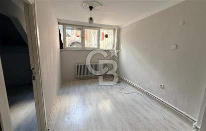 Kadıköy Rıhtım İzzettin Sokakta Bahçeli 3+1 Satılık Daire