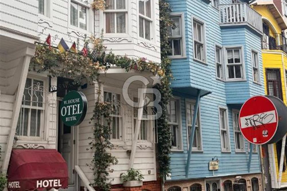 Kadıköy Rıhtım İzzettin Sokakta Bahçeli 3+1 Satılık Daire