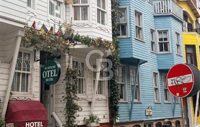 Kadıköy Rıhtım İzzettin Sokakta Bahçeli 3+1 Satılık Daire