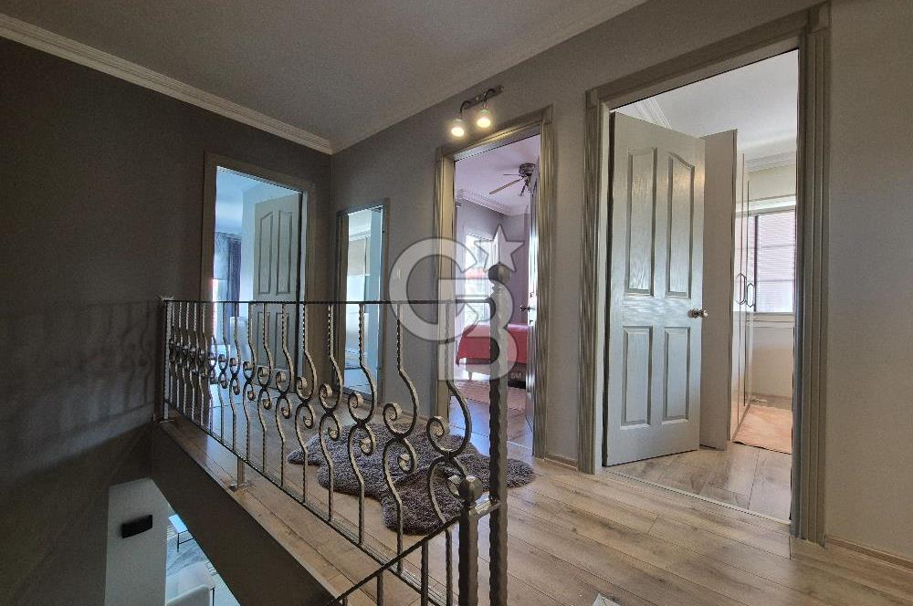 Kuşadası Kadınlar Denizi'nde Deniz Manzaralı 3+1 Villa