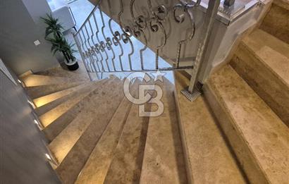 Kuşadası Kadınlar Denizi'nde Deniz Manzaralı 3+1 Villa