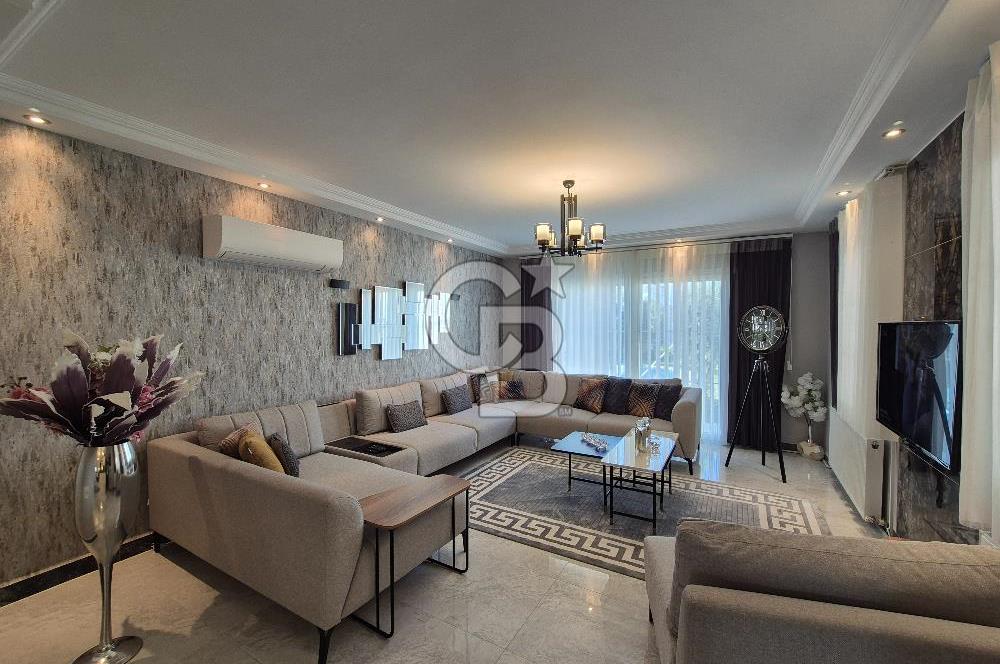 Kuşadası Kadınlar Denizi'nde Deniz Manzaralı 3+1 Villa