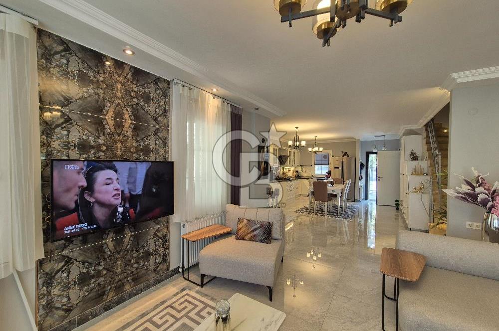 Kuşadası Kadınlar Denizi'nde Deniz Manzaralı 3+1 Villa