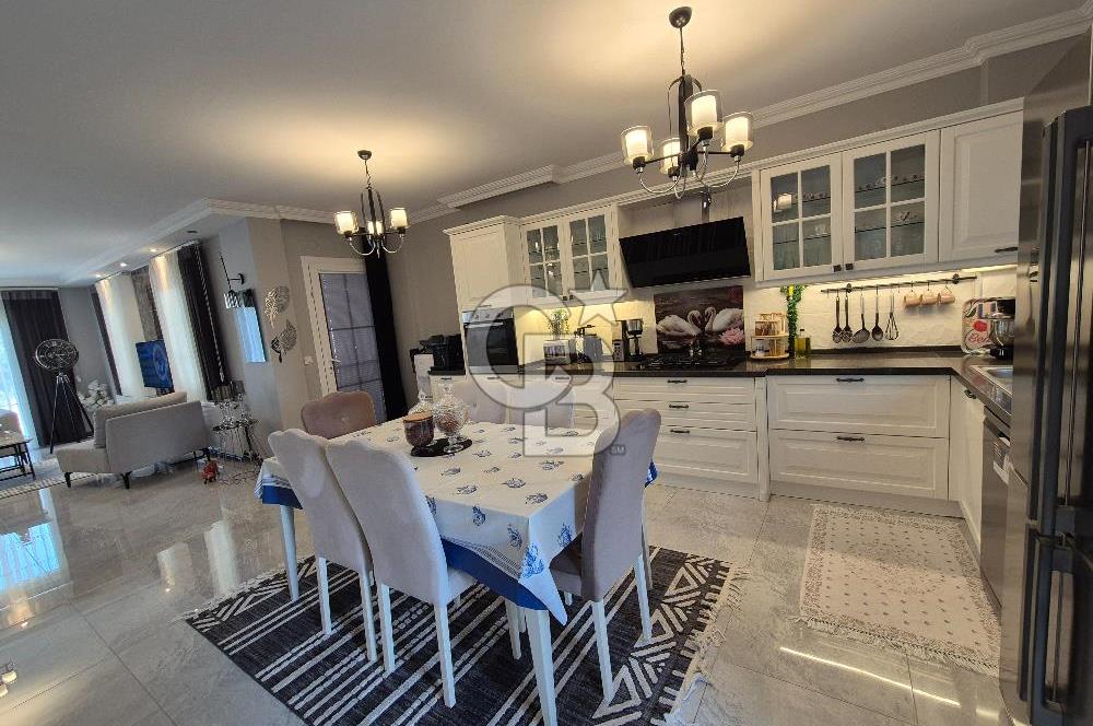 Kuşadası Kadınlar Denizi'nde Deniz Manzaralı 3+1 Villa