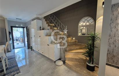 Kuşadası Kadınlar Denizi'nde Deniz Manzaralı 3+1 Villa