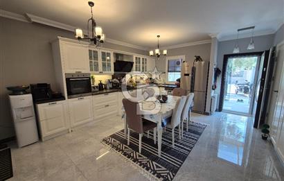 Kuşadası Kadınlar Denizi'nde Deniz Manzaralı 3+1 Villa