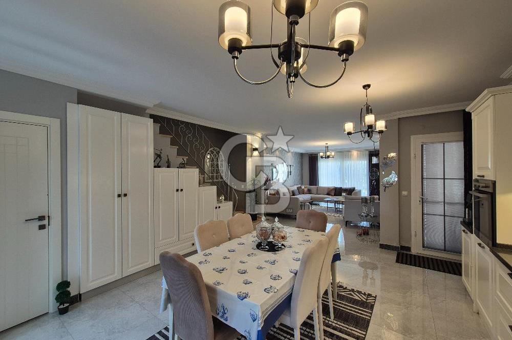 Kuşadası Kadınlar Denizi'nde Deniz Manzaralı 3+1 Villa