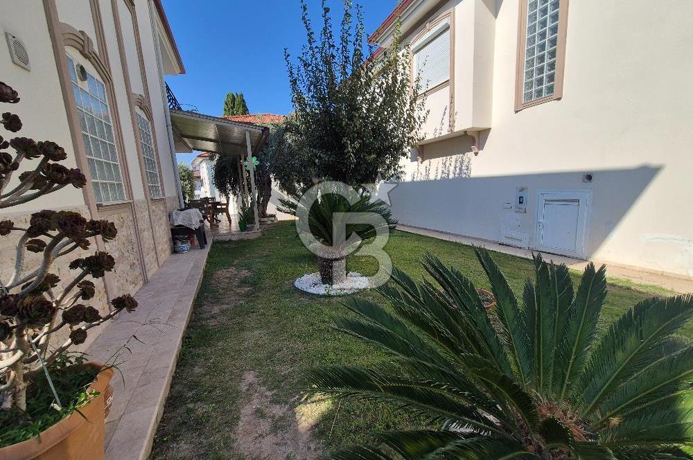 Kuşadası Kadınlar Denizi'nde Deniz Manzaralı 3+1 Villa