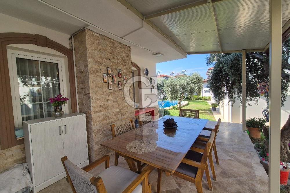 Kuşadası Kadınlar Denizi'nde Deniz Manzaralı 3+1 Villa
