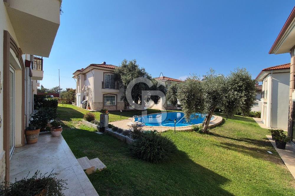 Kuşadası Kadınlar Denizi'nde Deniz Manzaralı 3+1 Villa