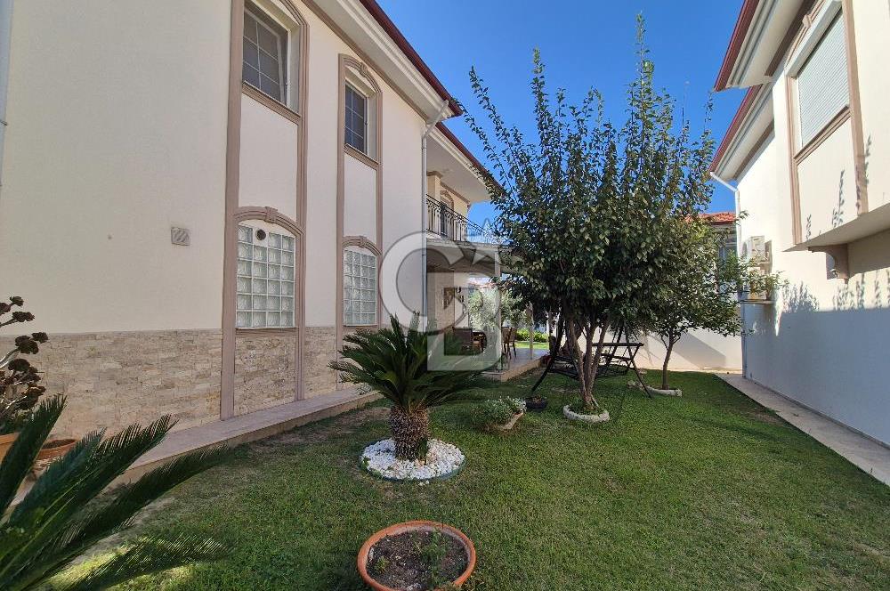 Kuşadası Kadınlar Denizi'nde Deniz Manzaralı 3+1 Villa