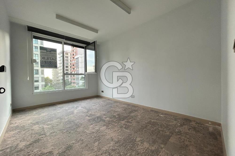 Bağdat caddesinde prestijli binada geniş 3+1 daire