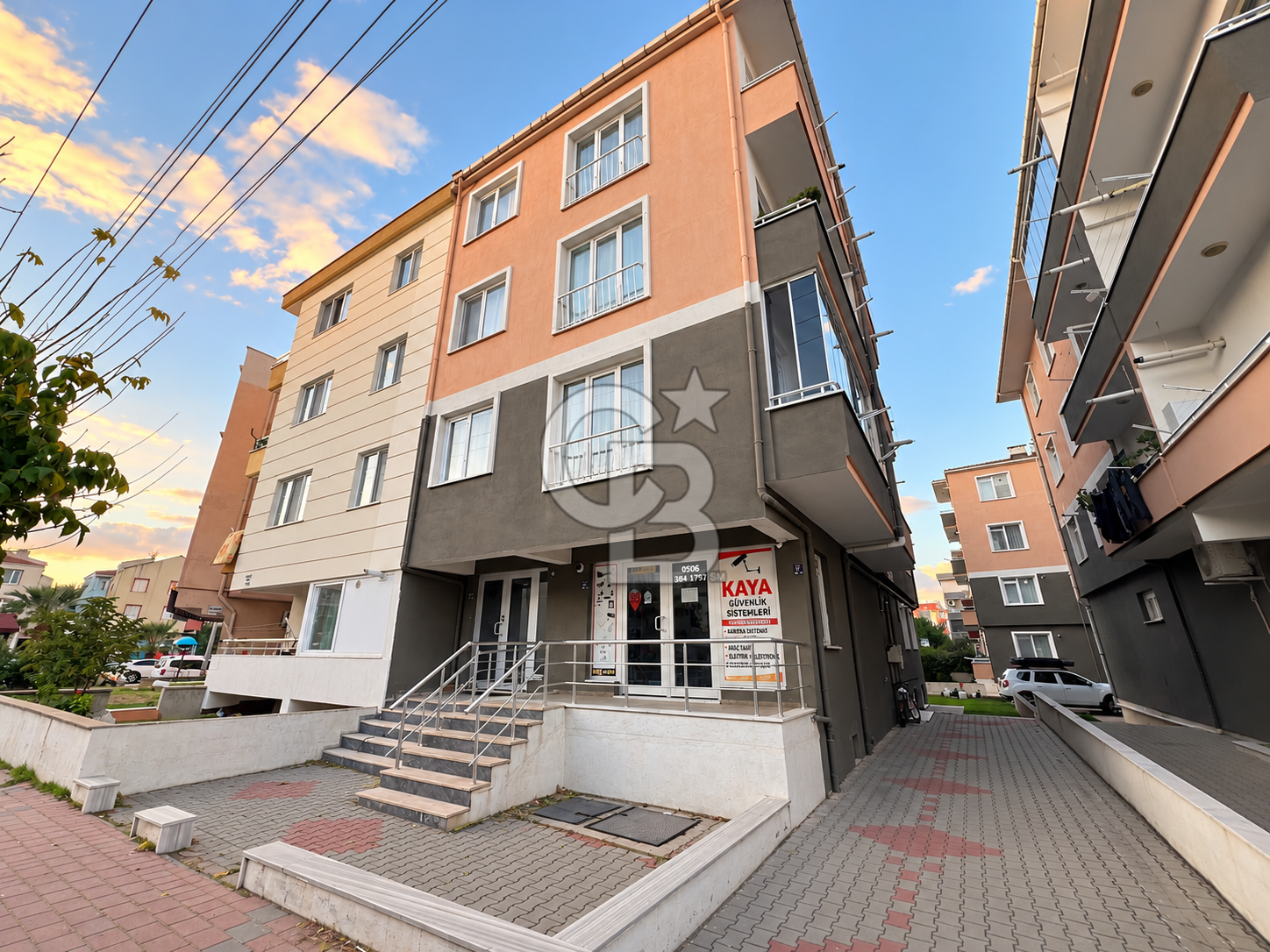 Şehit Gürol Caddesi Üzeri Ara Kat Eşyalı Satılık 1+1 Daire!