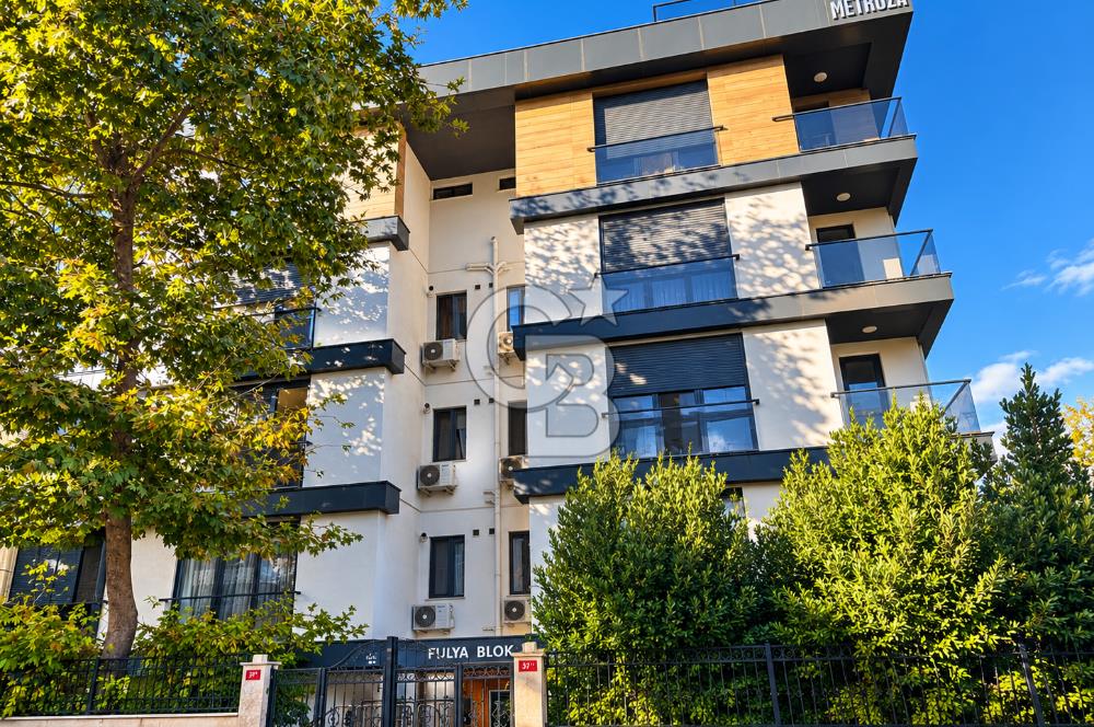 Acıbadem Fulya Bloklarında Satılık Balkonlu ve Teraslı Kapalı Otoparklı 3+1 Dubleks Daire