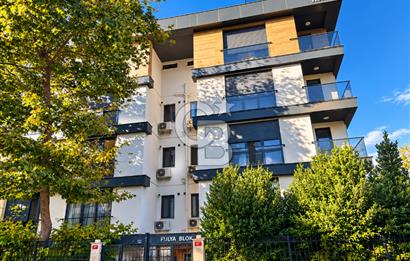 Acıbadem Fulya Bloklarında Satılık Balkonlu ve Teraslı Kapalı Otoparklı 3+1 Dubleks Daire