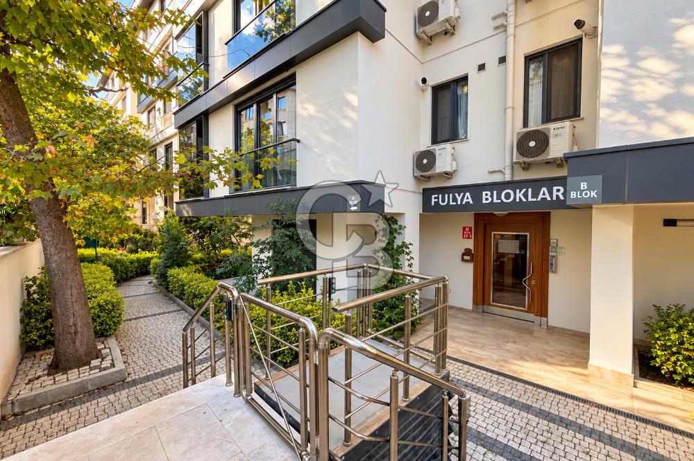 Acıbadem Fulya Bloklarında Satılık Balkonlu ve Teraslı Kapalı Otoparklı 3+1 Dubleks Daire