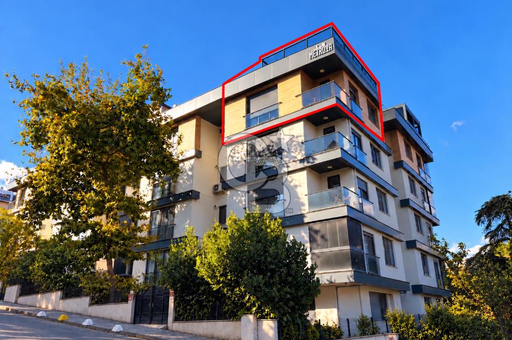 Acıbadem Fulya Bloklarında Satılık Balkonlu ve Teraslı Kapalı Otoparklı 3+1 Dubleks Daire