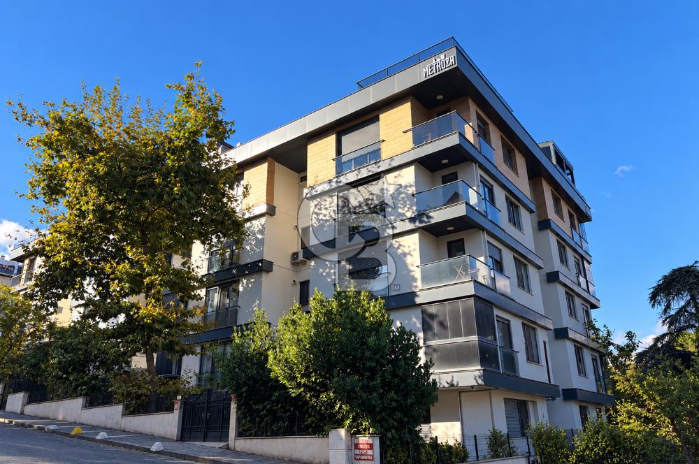 Acıbadem Fulya Bloklarında Satılık Balkonlu ve Teraslı Kapalı Otoparklı 3+1 Dubleks Daire