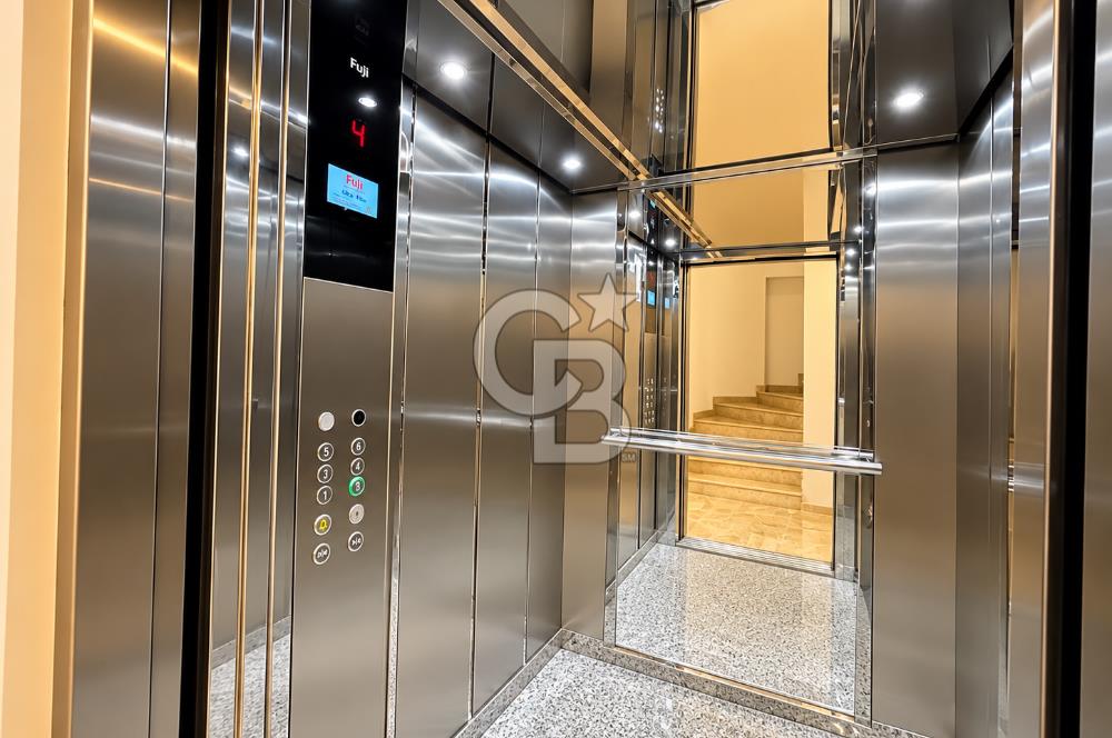 Acıbadem Fulya Bloklarında Satılık Balkonlu ve Teraslı Kapalı Otoparklı 3+1 Dubleks Daire