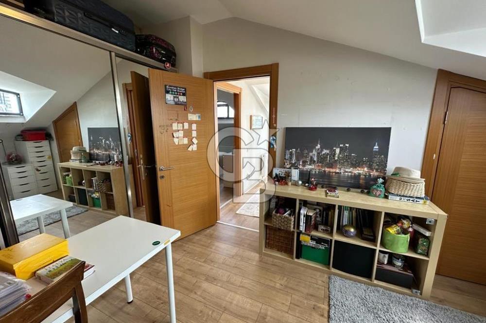 Acıbadem Fulya Bloklarında Satılık Balkonlu ve Teraslı Kapalı Otoparklı 3+1 Dubleks Daire