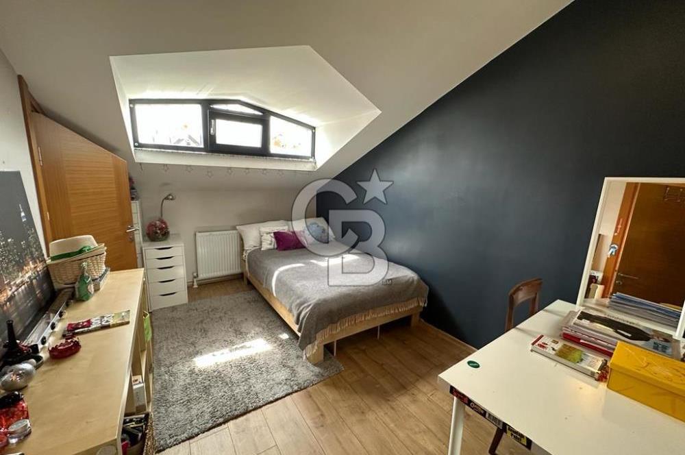 Acıbadem Fulya Bloklarında Satılık Balkonlu ve Teraslı Kapalı Otoparklı 3+1 Dubleks Daire