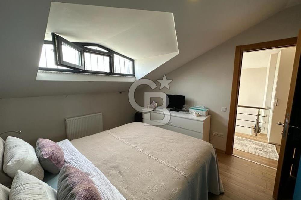 Acıbadem Fulya Bloklarında Satılık Balkonlu ve Teraslı Kapalı Otoparklı 3+1 Dubleks Daire