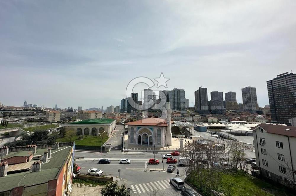Acıbadem Fulya Bloklarında Satılık Balkonlu ve Teraslı Kapalı Otoparklı 3+1 Dubleks Daire