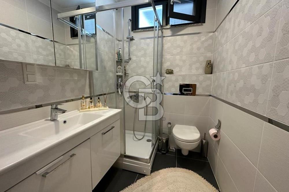 Acıbadem Fulya Bloklarında Satılık Balkonlu ve Teraslı Kapalı Otoparklı 3+1 Dubleks Daire